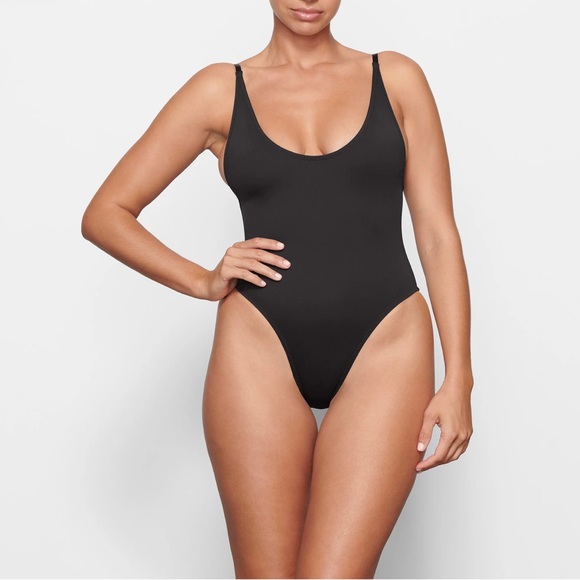 SKIMS Other - SKIMS SIGNATURE SWIM SCOOP NECK ONE PIECE size L onyx
